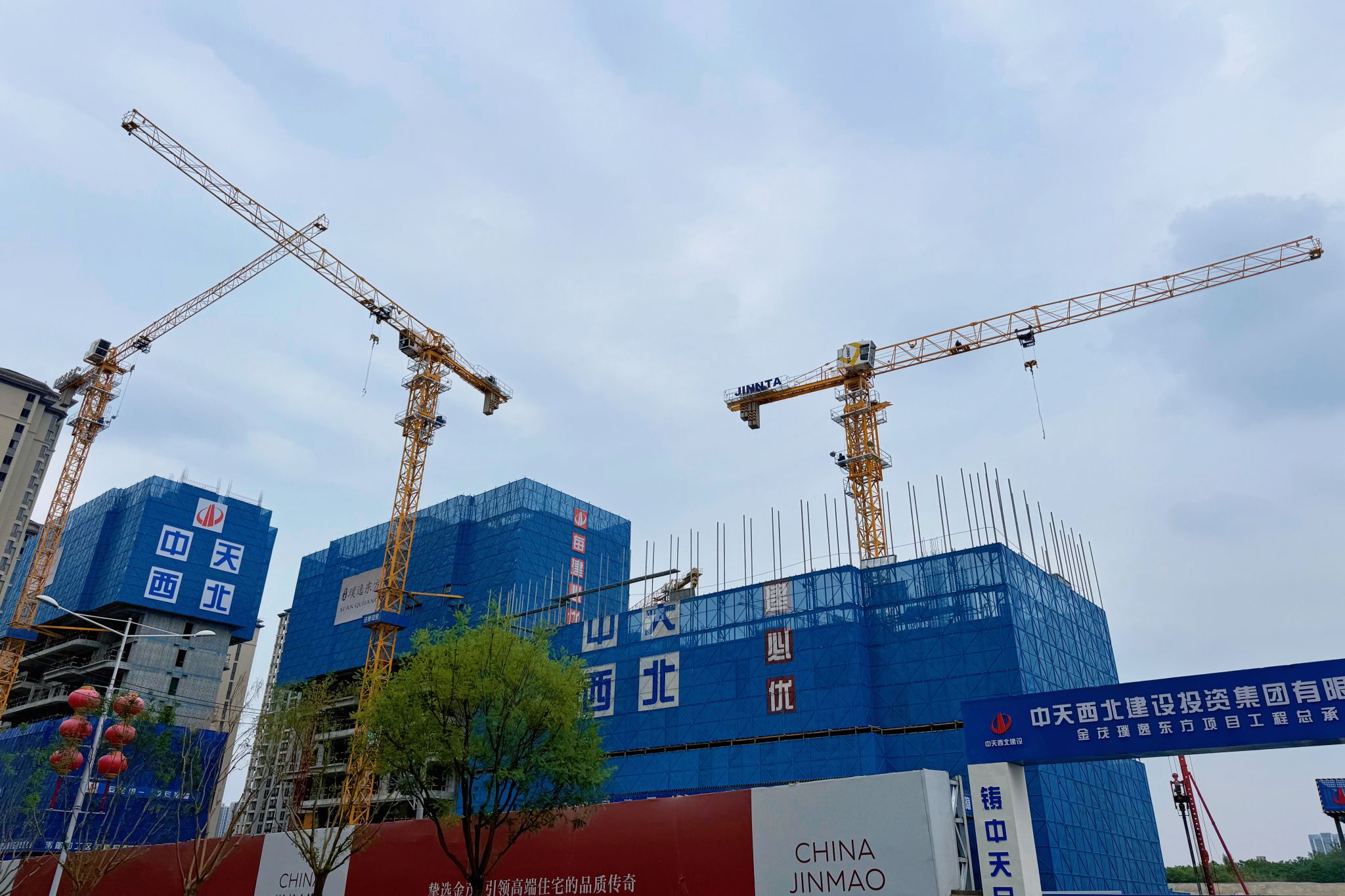 晉塔智能塔機(jī)助力西安璞逸東方項(xiàng)目高效建造