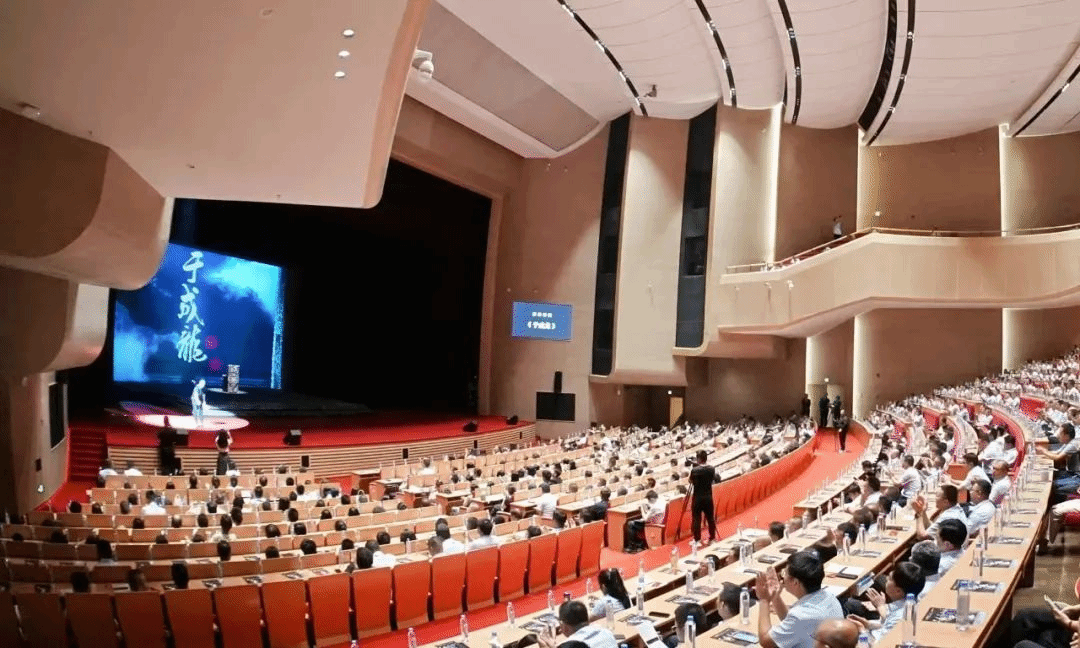 第十七屆西部地區建設集團合作與發展研討會與會嘉賓及山西建投廣大干部職工共賞廉政話劇《于成龍》