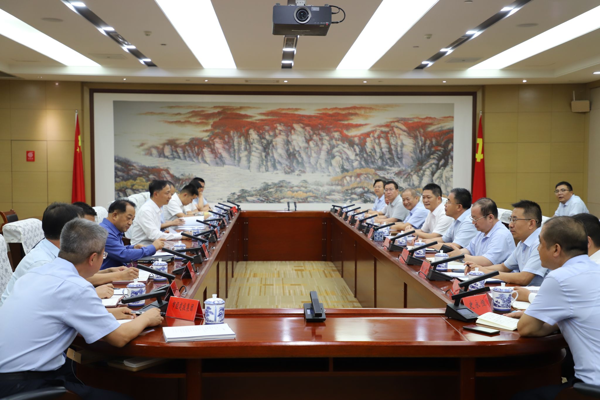 山西建投集團與大同市舉行工作會談